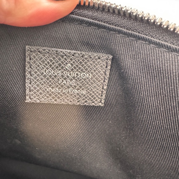 Louis Vuitton Taiga Anton Briefcase - Picture 5 of 5